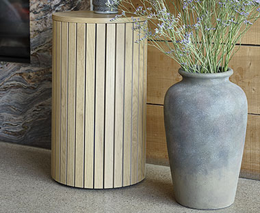 Stor og dekorativ gulvvase i gråbrune jordtoner