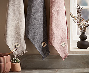 Kjøkkenhåndklær i grå, rosa og beige