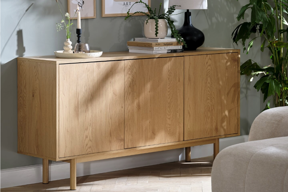 Spar 20-40% på utvalgte skjenker og vitrineskap