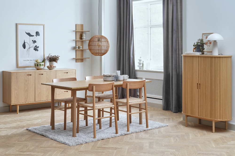 Spar 20-40% på utvalgte skjenker og vitrineskap