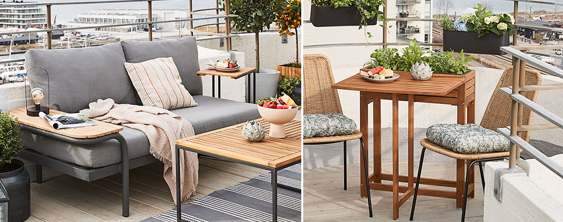 Liten balkong med en lounge sofa, et hagebord, et sammenleggbart bord og hagestoler
