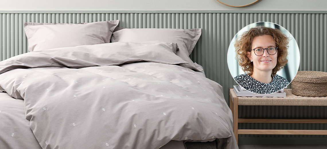 Lysegrått sengetøy i bomull og et bilde av Kategori Kjøper Berit