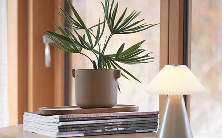 Style hjemmet med kunstige blomster og planter