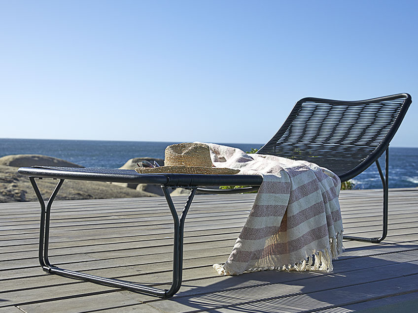 Solseng på en terrasse ved havet