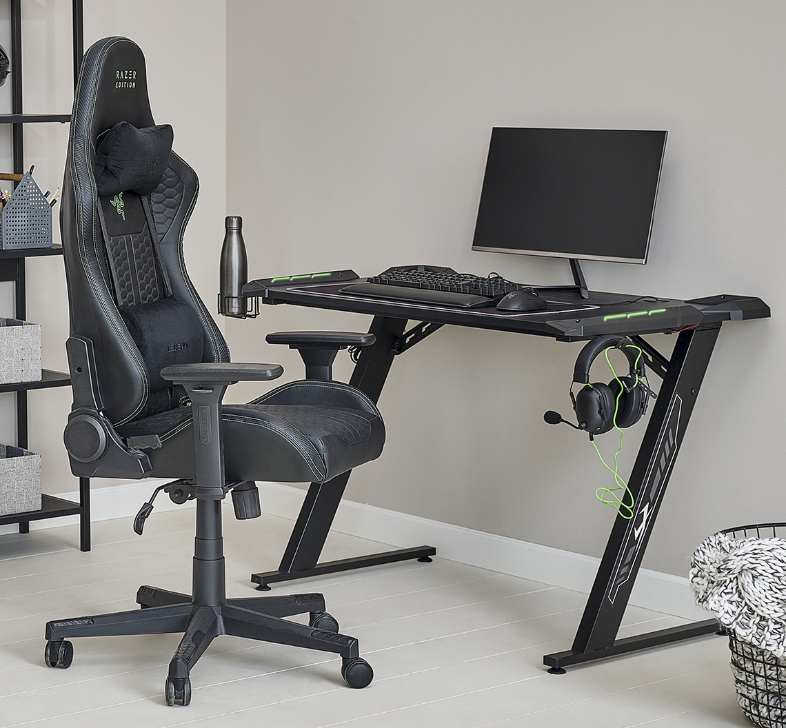 LINDHOLM skrivebord og TYPE Z RAZER gamingstol Gamingbord med LED-lys og koppholder