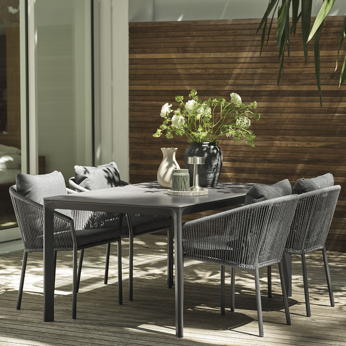 Hagebord og 4 hagestoler 