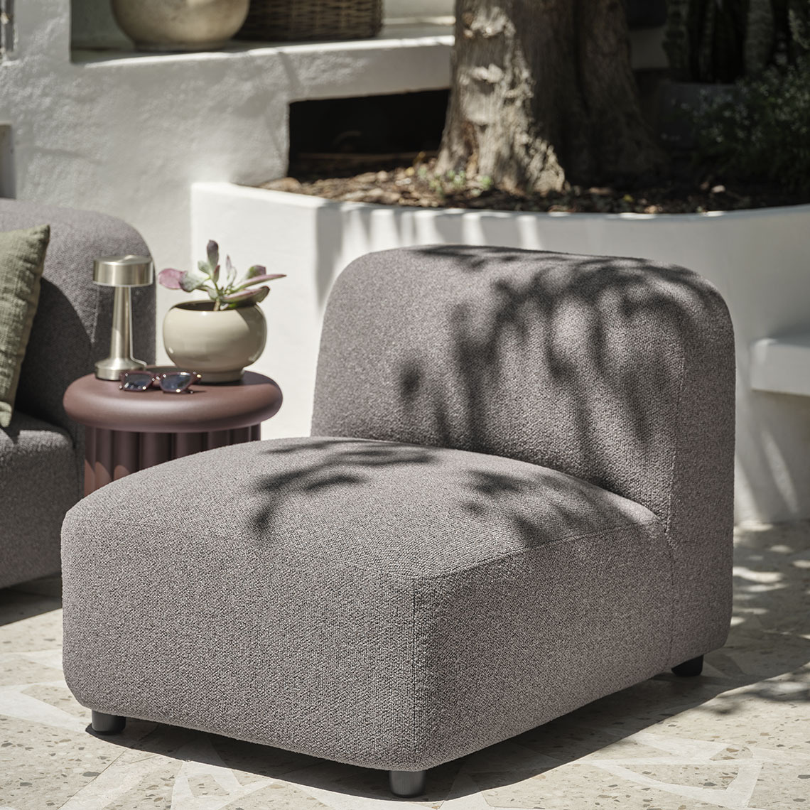 TANE loungemodul kan brukes som en loungestol Loungemodul på en terrasse