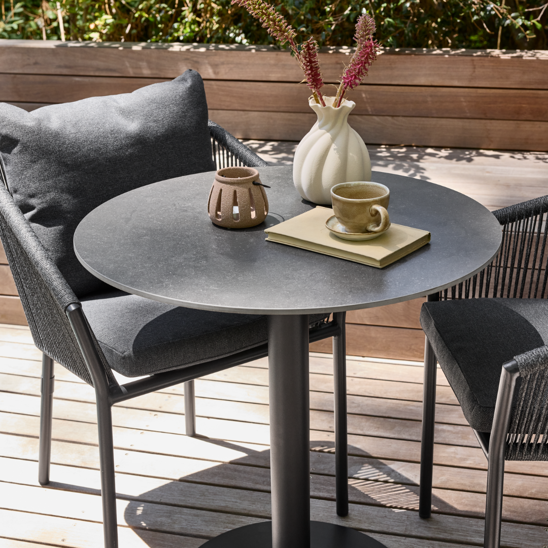 VAMDRUP kafébord og DETMER kaffekrus