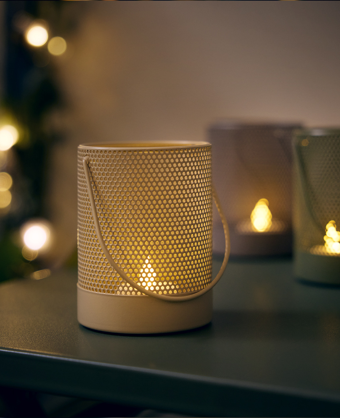 VIBE lyslykt Lyslykt laget av pulverlakkert stål med et moderne, perforert design