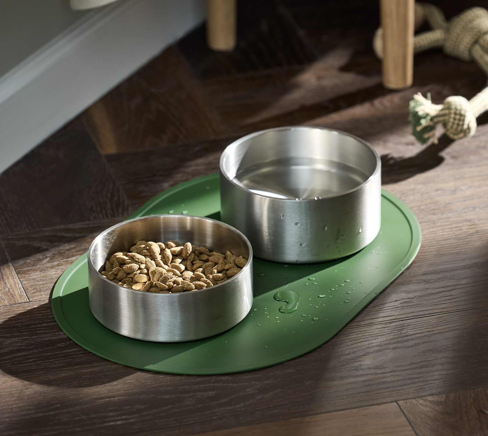 KVARTS mat og vannskål i to ulike høyder, i rustfritt stål til hund Mat og vannskål til hund i rustfritt stål med elegant kromfinish