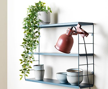 Hylle med lampe Hylle med lampe