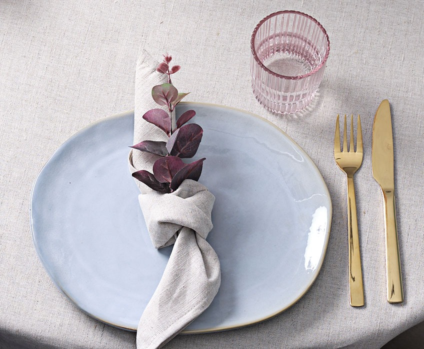 TONE plate, HARSYRA cloth napkin and CLAES glass Decorative table setting with plate, cloth napkin, glass and knife and fork