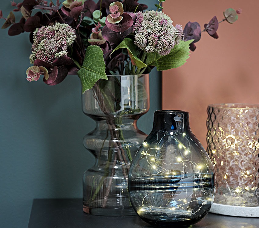 MANFRED and VICTOR vases with light strings and EJNER artificial flowers Collection of vases with light strings and artificial flowers