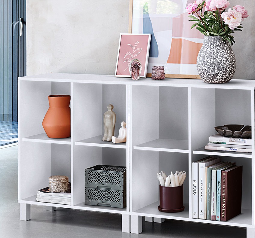 SKALS shelving unit with SVERRE terracotta vase, DIRK paperweight and other décor Bookcase with books and various décor